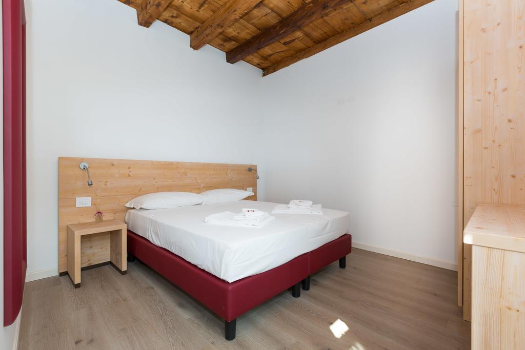 Colle Ameno Room And Breakfast Rovereto  Zimmer foto